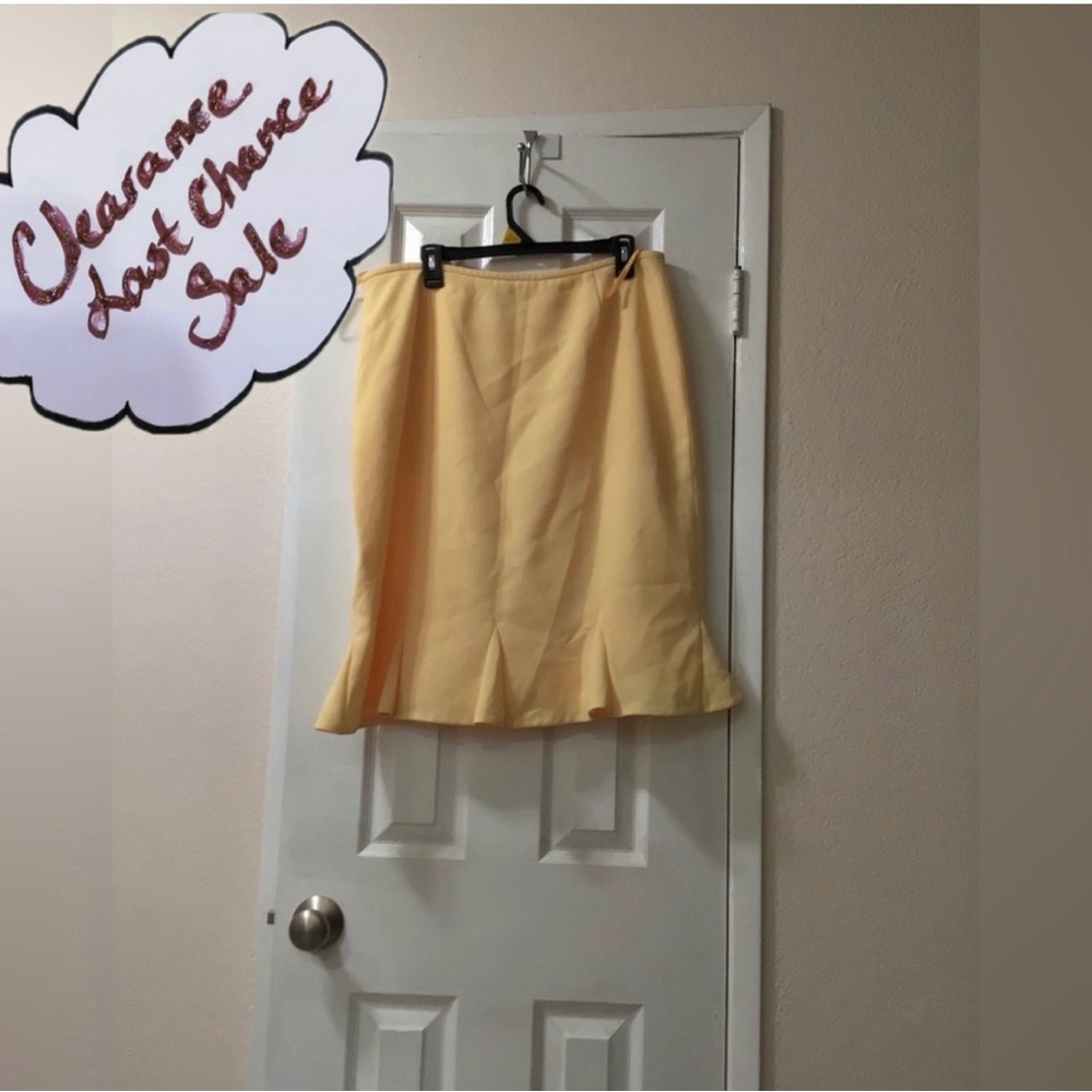 Le Suit Women’s Size16 Yellow Polyester A-Line Skirt W/Nylon Lining Pleated Hem